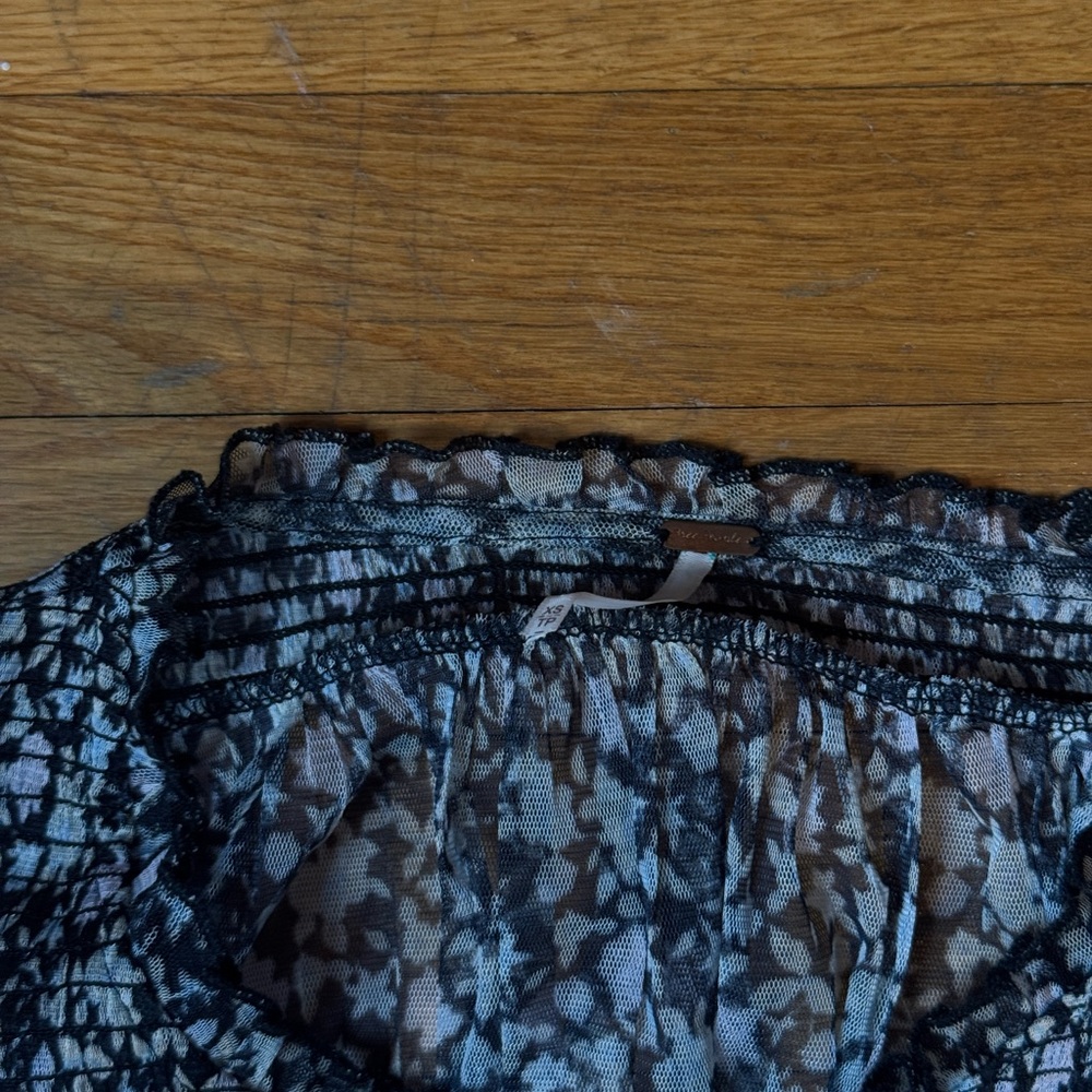 free people floral lightweight blouse with cinched bottom - size xs - Picture 3 of 3